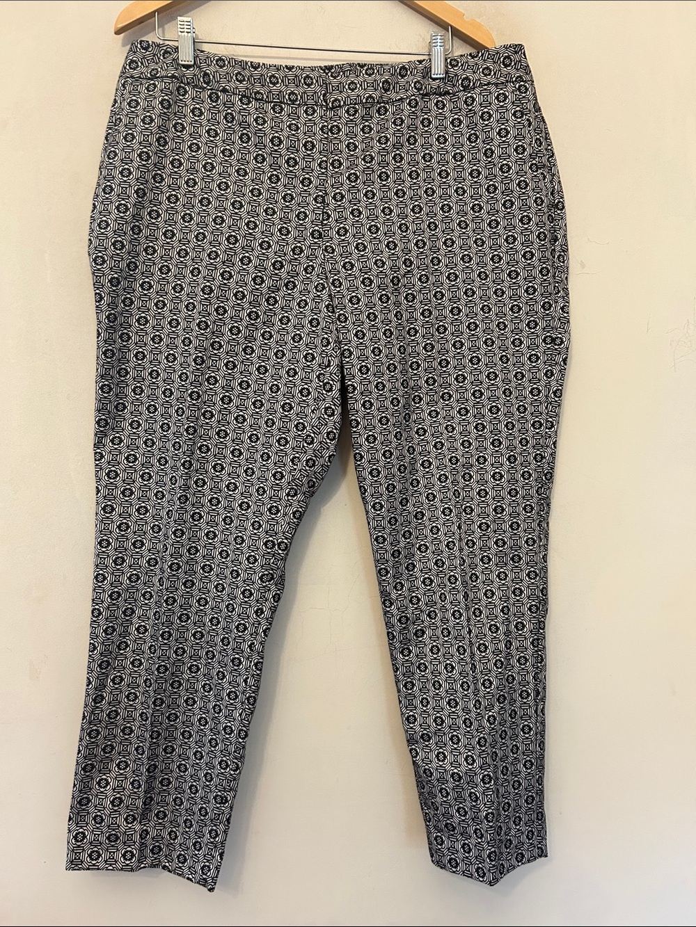 Talbots black white patterned Heritage style ankle pants Size 16W EUC